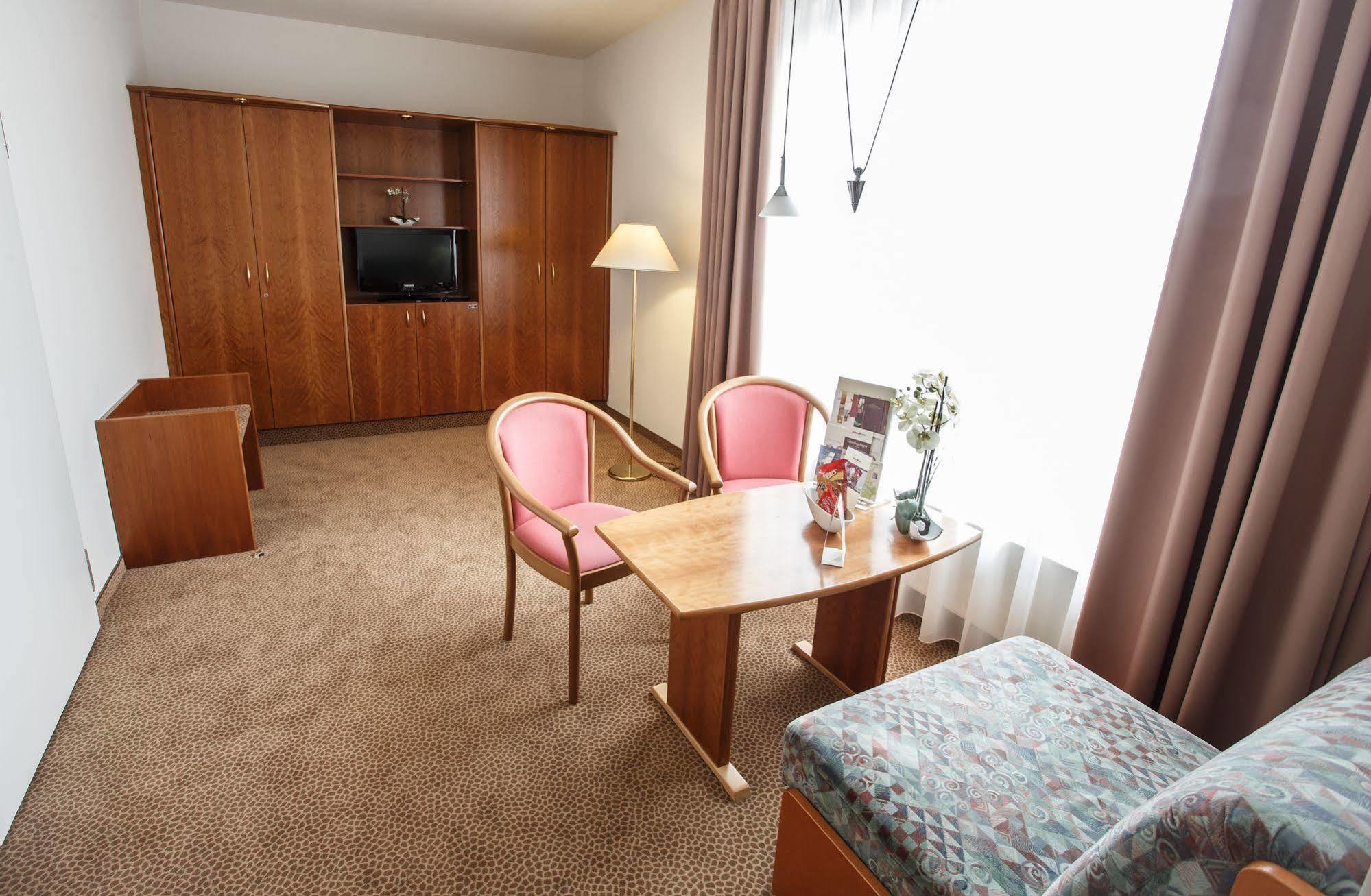 Hotel Sportwelt Radeberg Exteriör bild