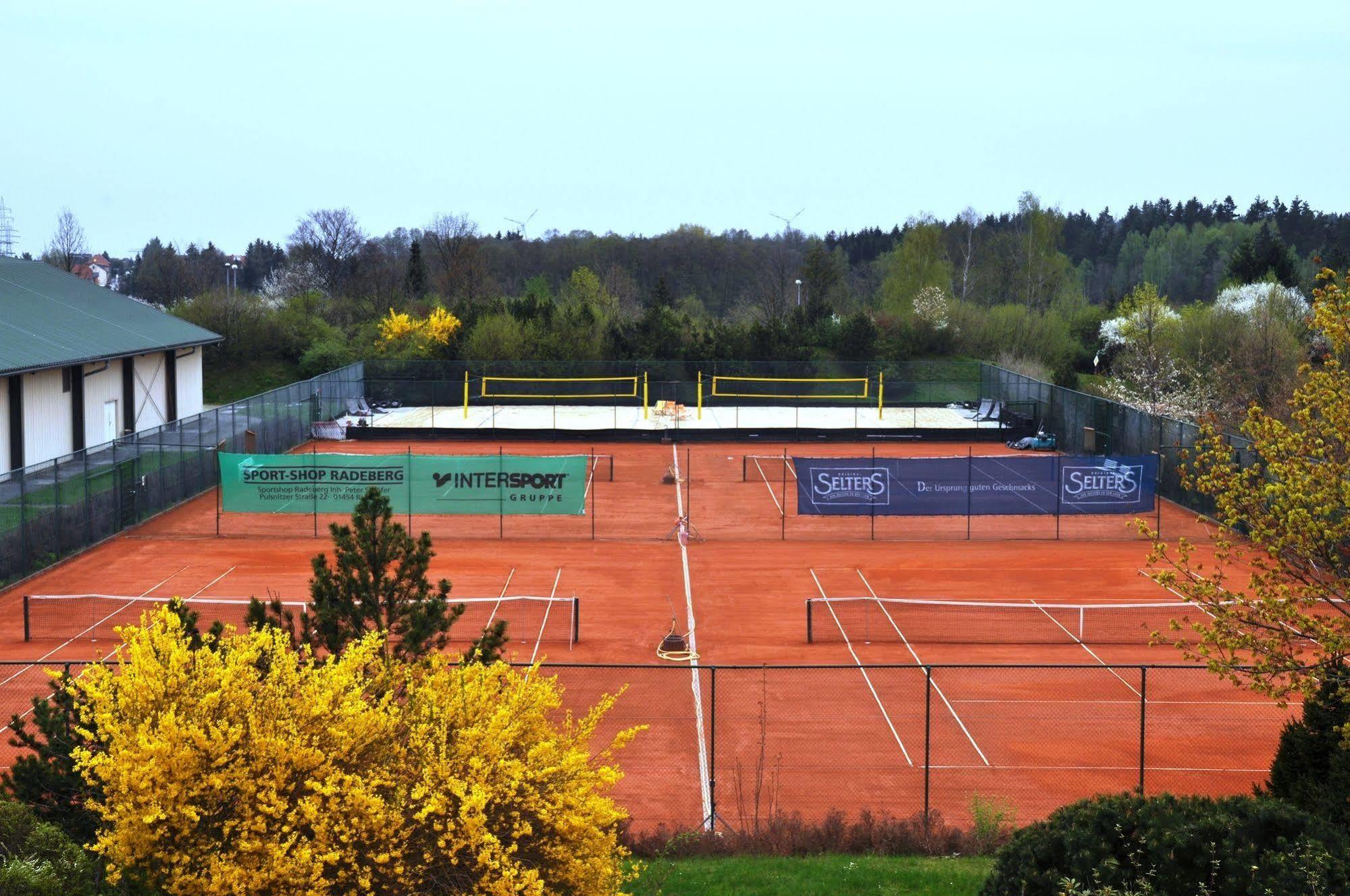 Hotel Sportwelt Radeberg Exteriör bild